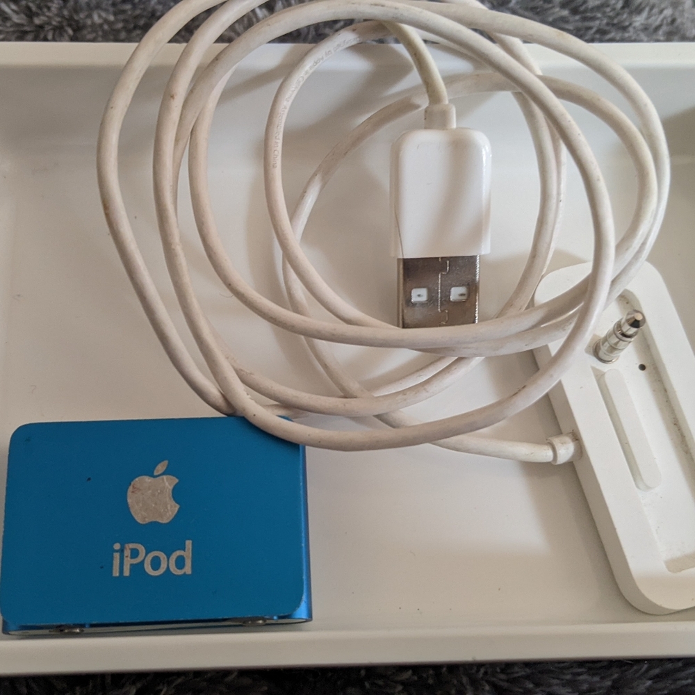 Apple iPod Nano Clip In Blue W Dock